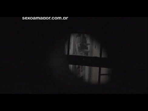 ❤️ Blondie wird heimlich von einem Voyeur aus der Nachbarschaft gefilmt, der sich hinter Hohlblocksteinen versteckt ❌ Quality porn bei uns ❤