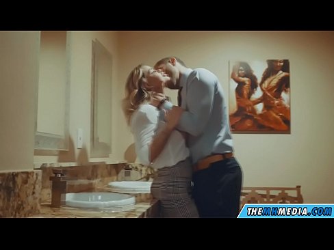 ❤️ Wenn eine vollbusige Blondine dich in einer öffentlichen Toilette verführt ❌ Quality porn bei uns ❤
